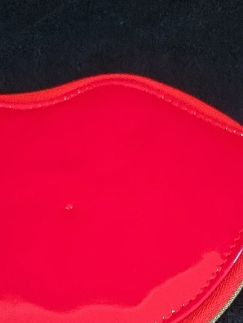 JUICY COUTURE Red Patent Lip-Shaped Jewelery Zip Pouch with Gold Accents